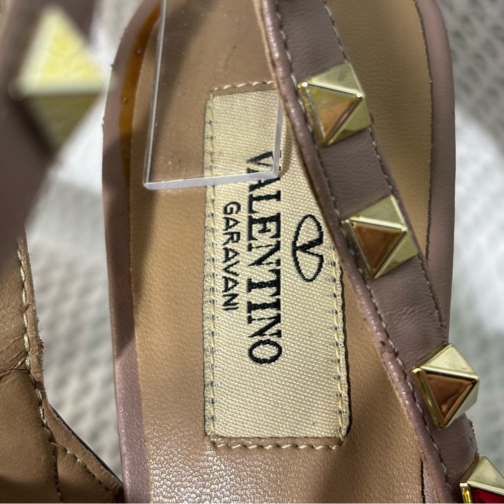 Valentino Garavani Sz 38 Black and Tan Studded Heels Slinbacks Pointy Toe - Picture 3 of 10